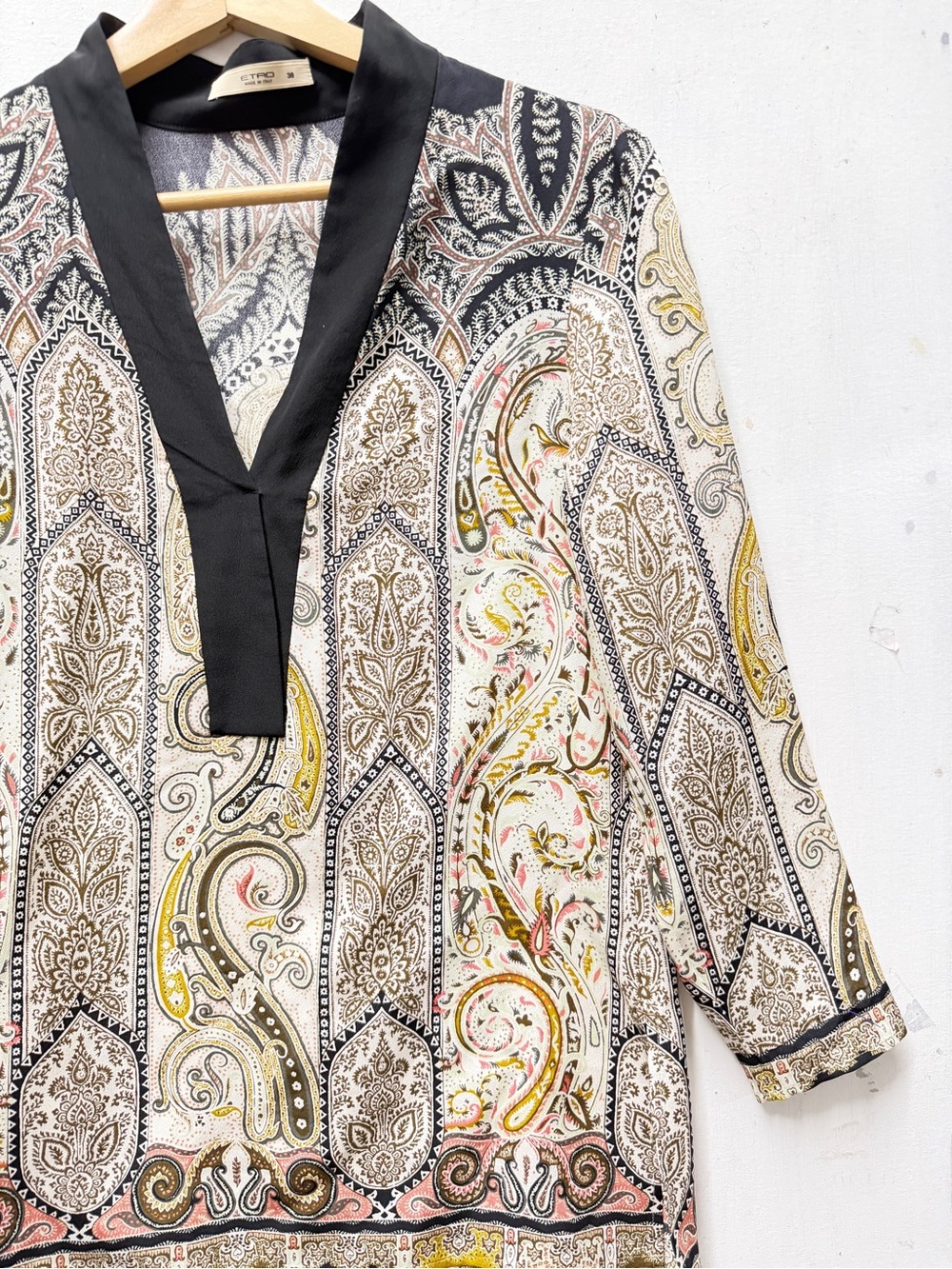 Etro Black and Cream Paisley V-Neck Top - Picture 3 of 8